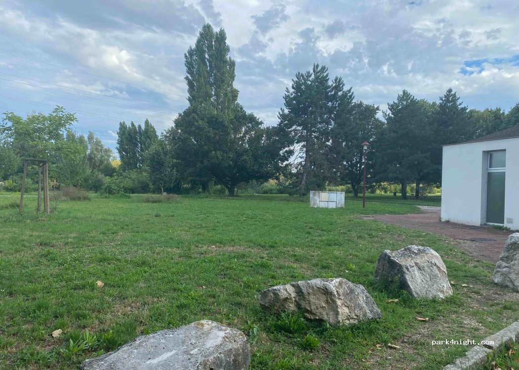 Square Daniel Bazenet — foto 3