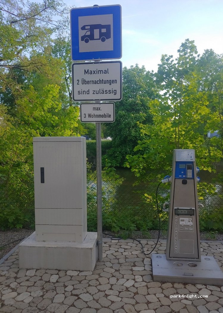 Wohnmobil Stellplatz an der Donau — foto
