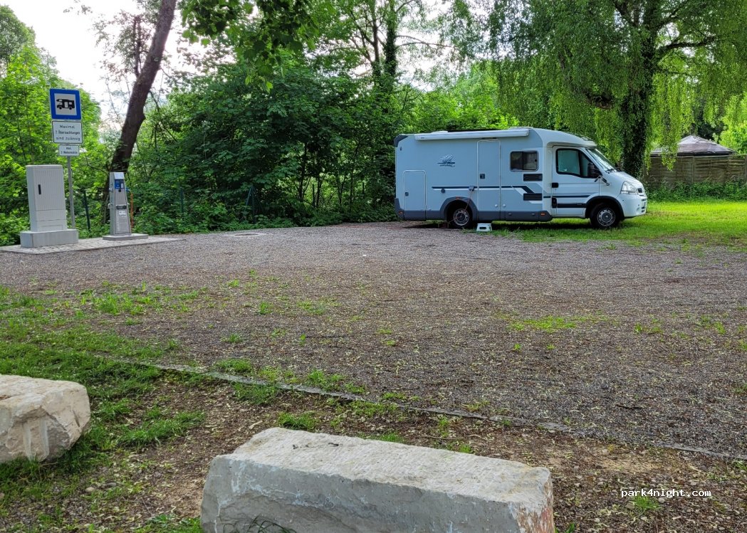 Wohnmobil Stellplatz an der Donau — foto 2