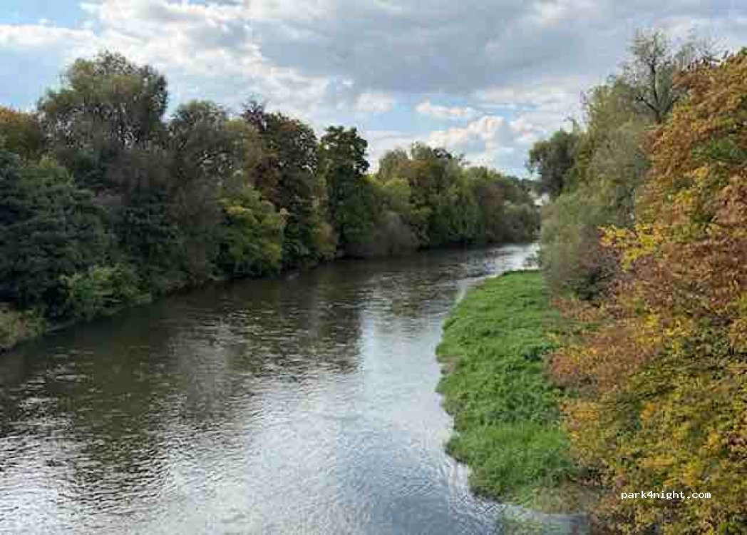 Wohnmobil Stellplatz an der Donau — foto 5