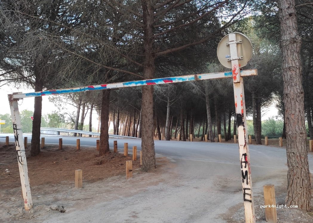 (30220) Aigues-Mortes - Unnamed road — foto 2