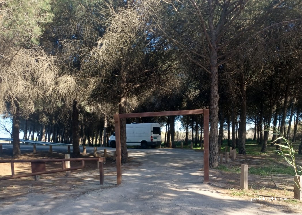 (30220) Aigues-Mortes - Unnamed road — foto 4