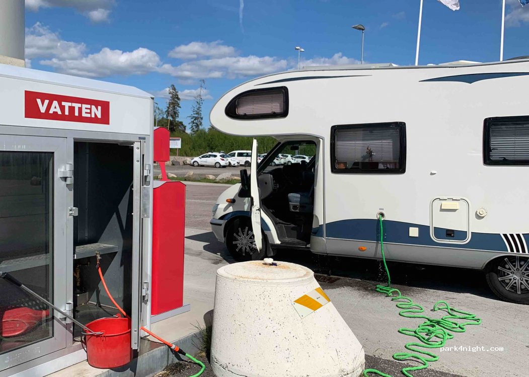 (341 32)  - 3 Nyponvägen — foto