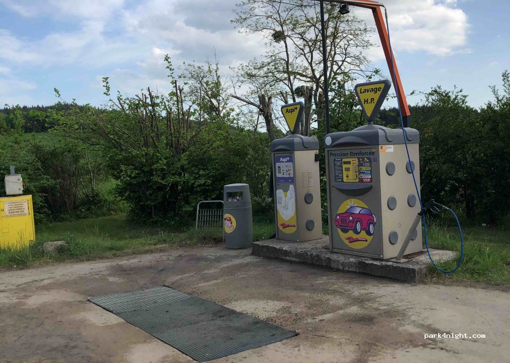 Aire de service camping-cars Le Vernet-Chaméane — foto 2