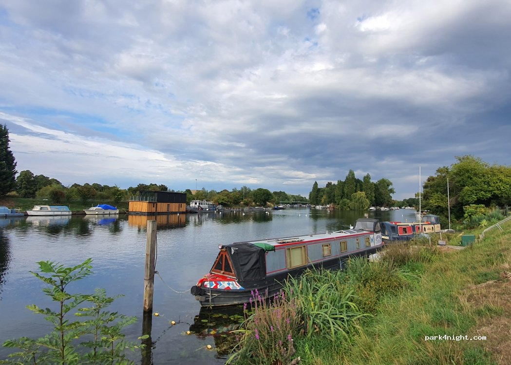 (KT8 1ST) Molesey - Sadlers Ride — foto 3