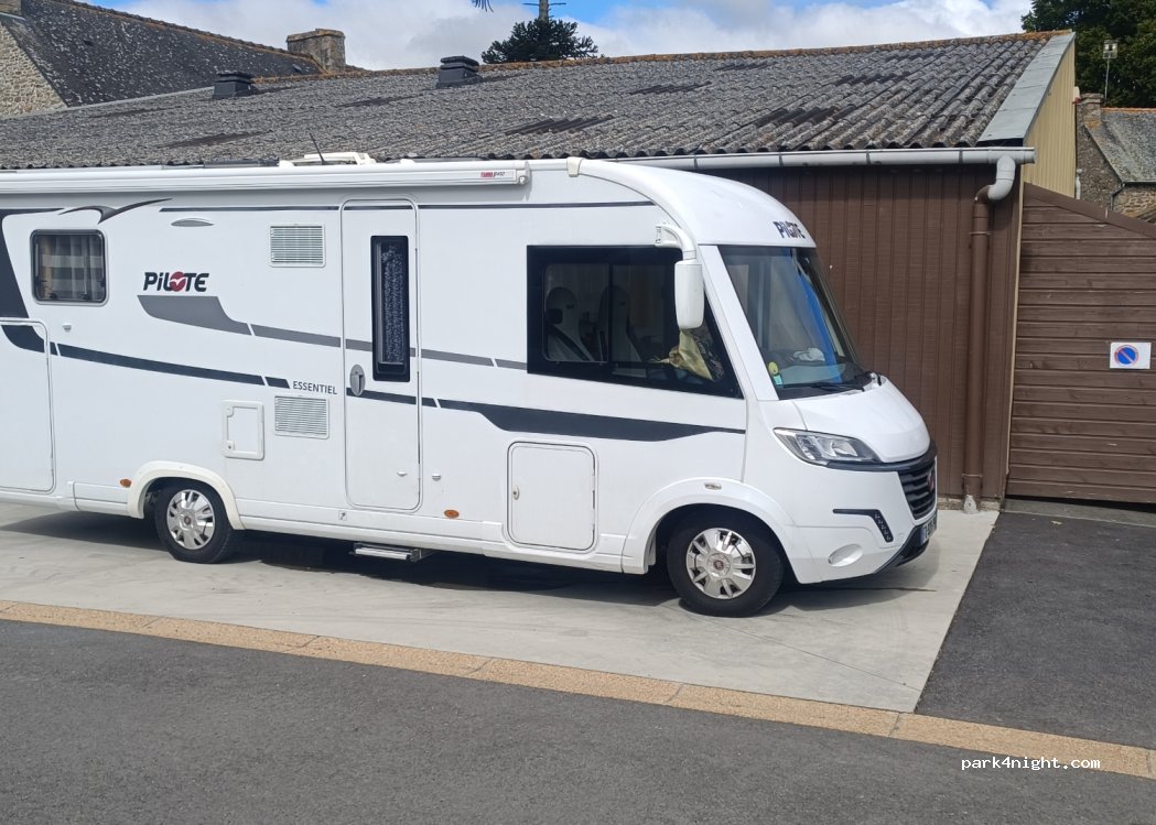 Aire de camping-cars Saint-Glen — foto 2