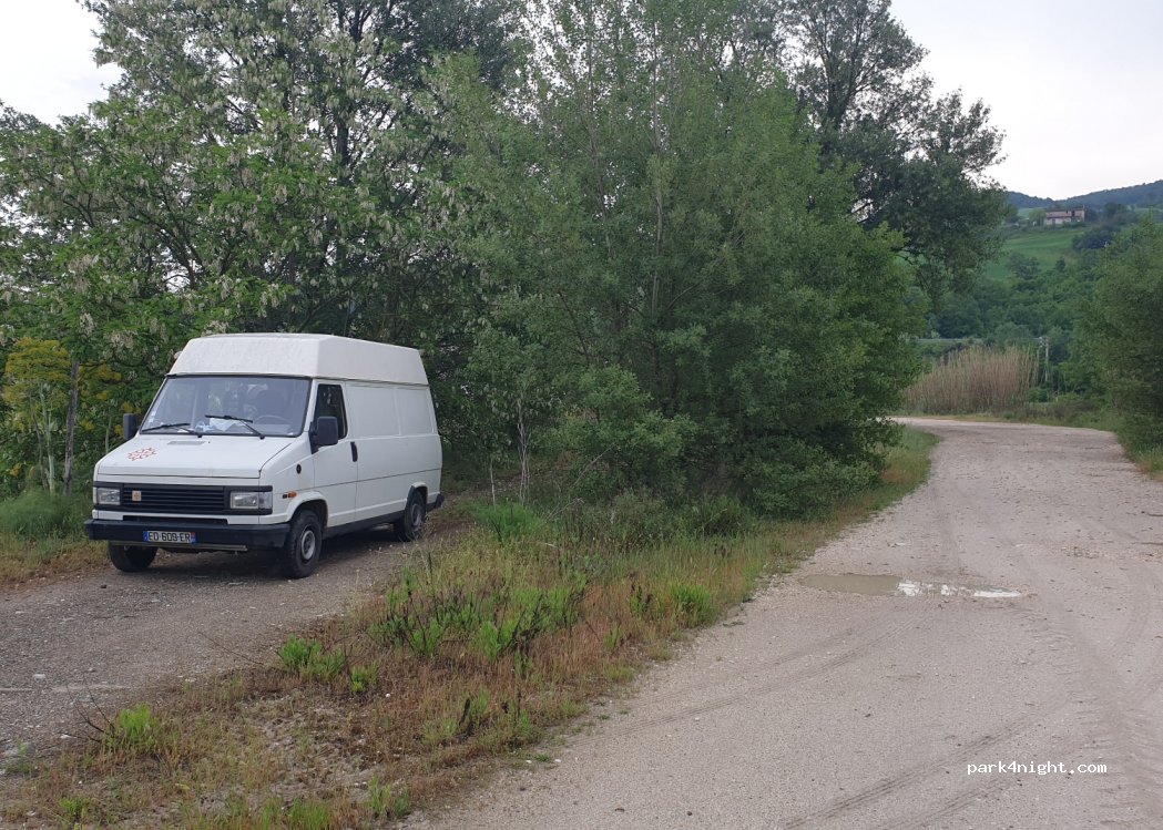(83045) Isca - Unnamed Road — foto