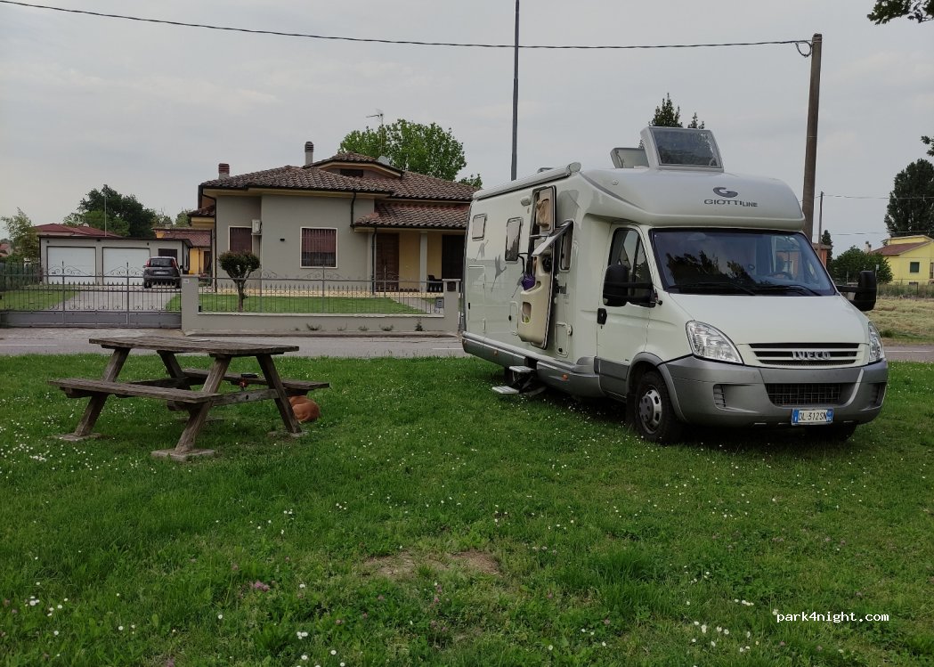 (46020) Borgofranco Sul Po - 17 Via Turati — foto