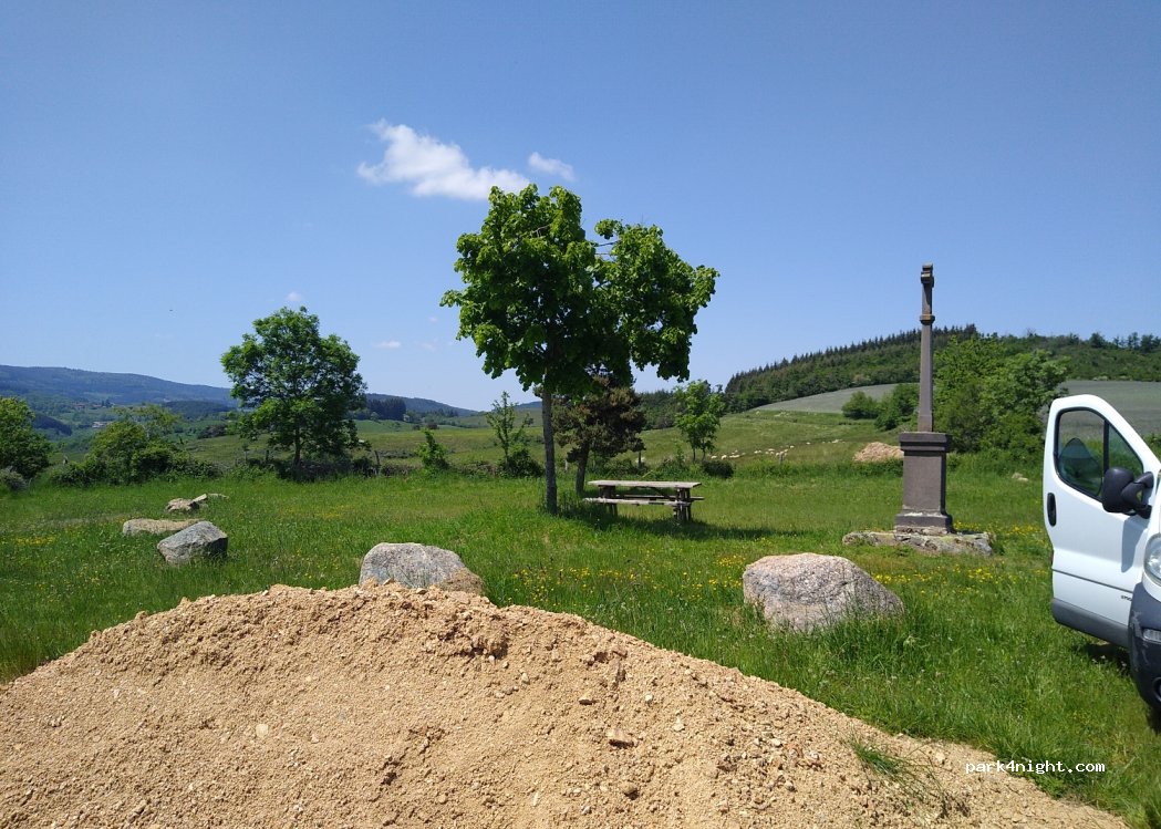 (42155) Villemontais - Unnamed Road — foto