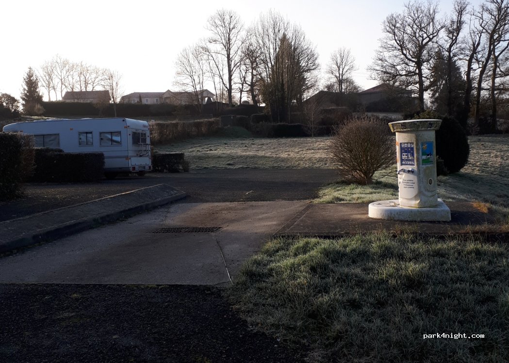 Aire de camping-car Javerdat — foto 3