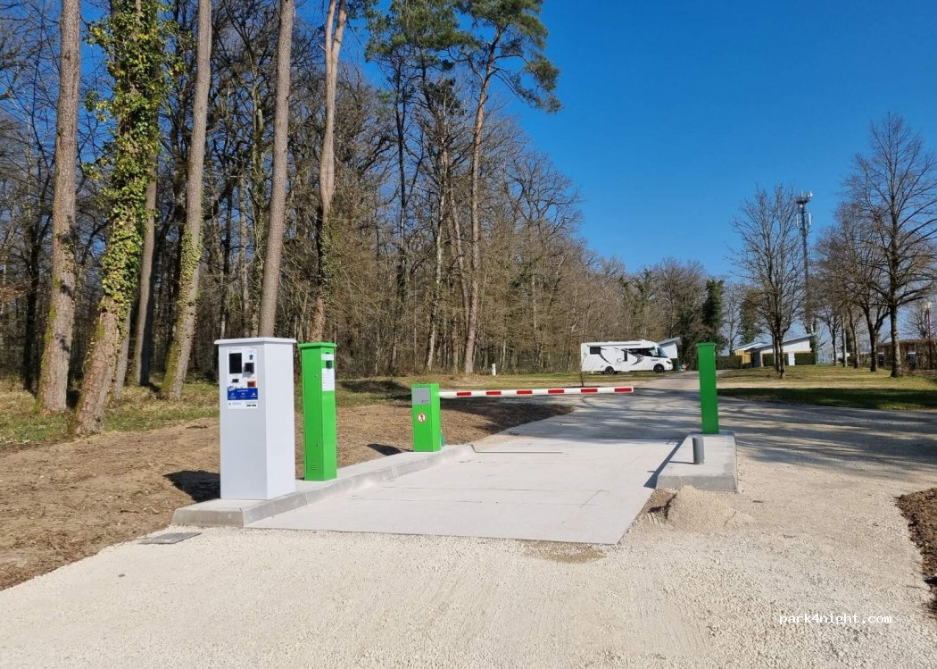 Aire Camping-Car Park Contrexéville — foto 5