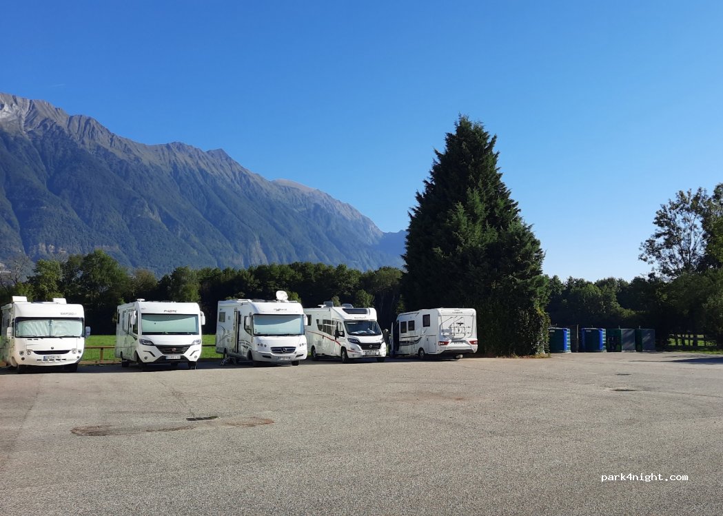 (73390) Bourgneuf - 76 Place des Commerces — foto