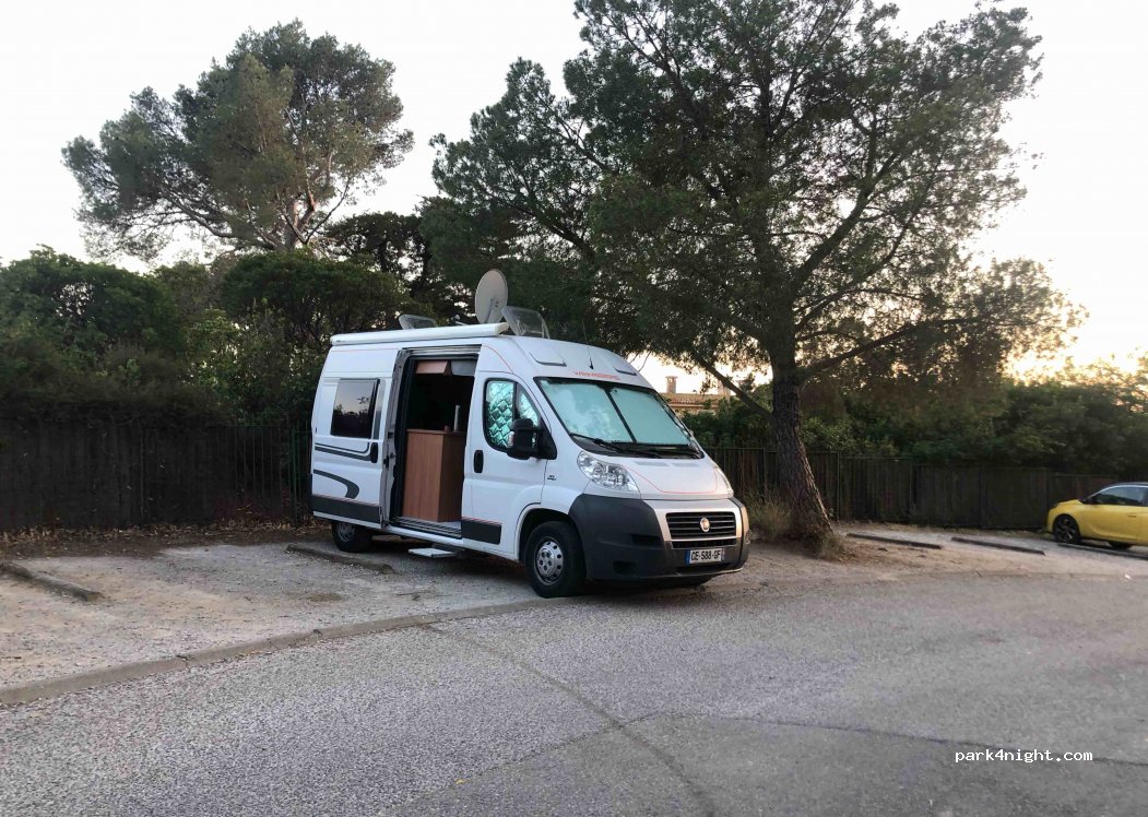 (83820) Rayol-Canadel-sur-Mer - 4 Avenue des Belges — foto