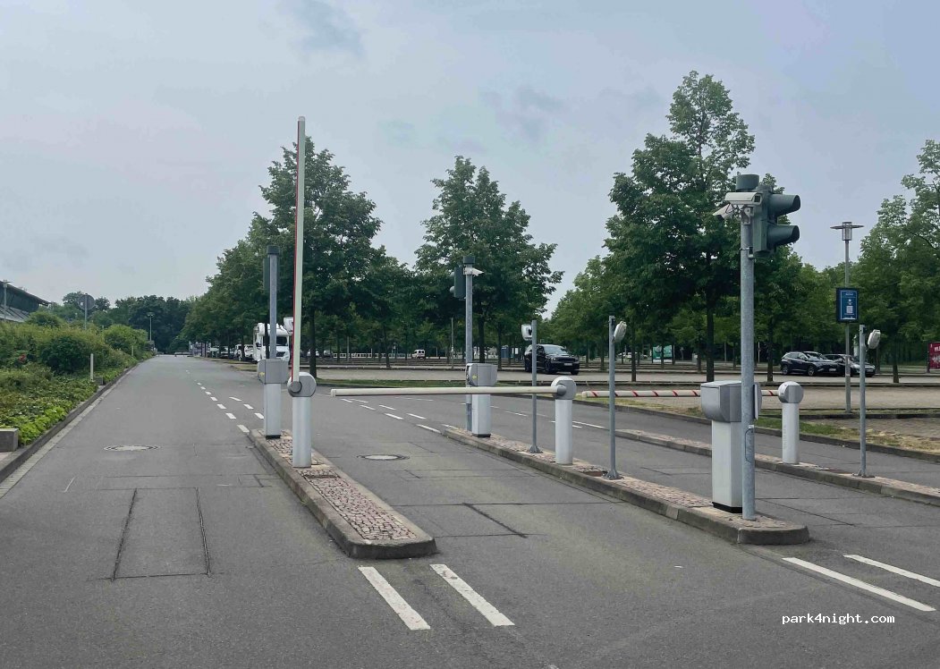 (04105) Leipzig - 1 Waldstraße — foto