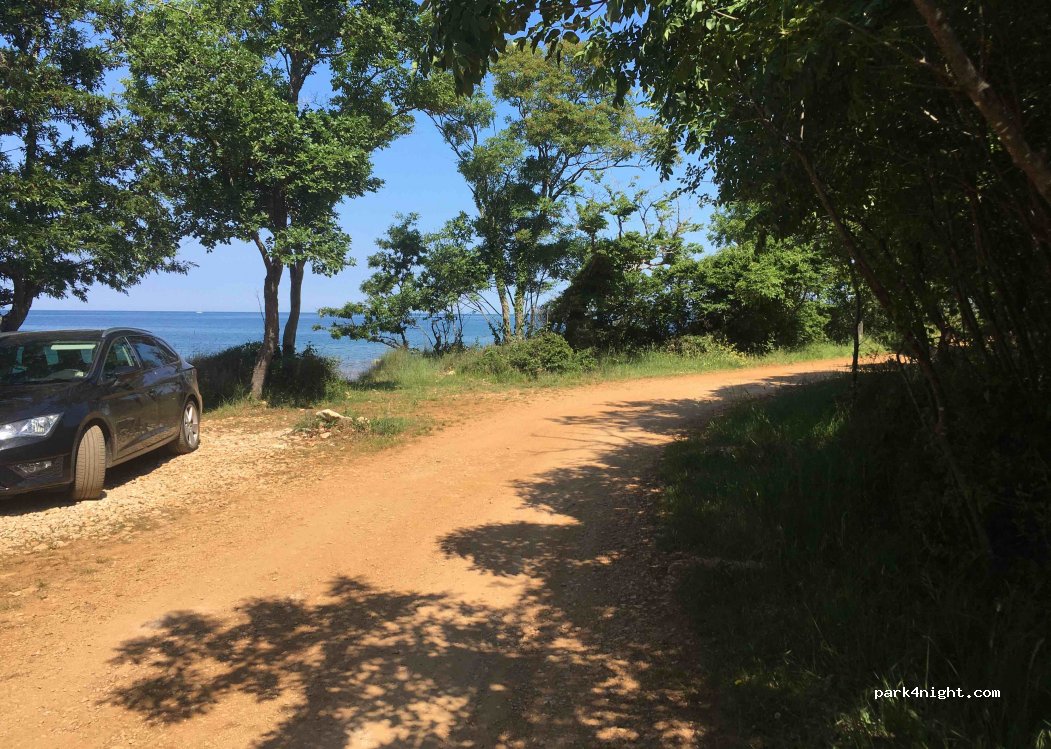 (52440) Črvar - Unnamed Road — foto