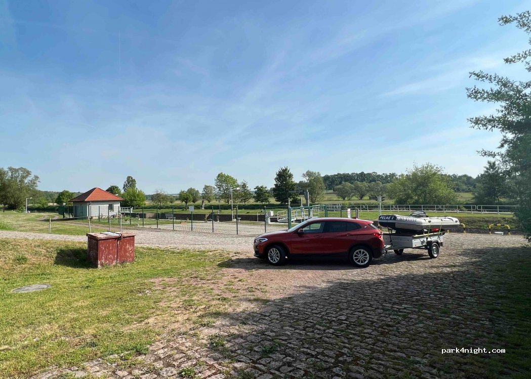 (06636) Laucha an der Unstrut - 46 Talstraße — foto