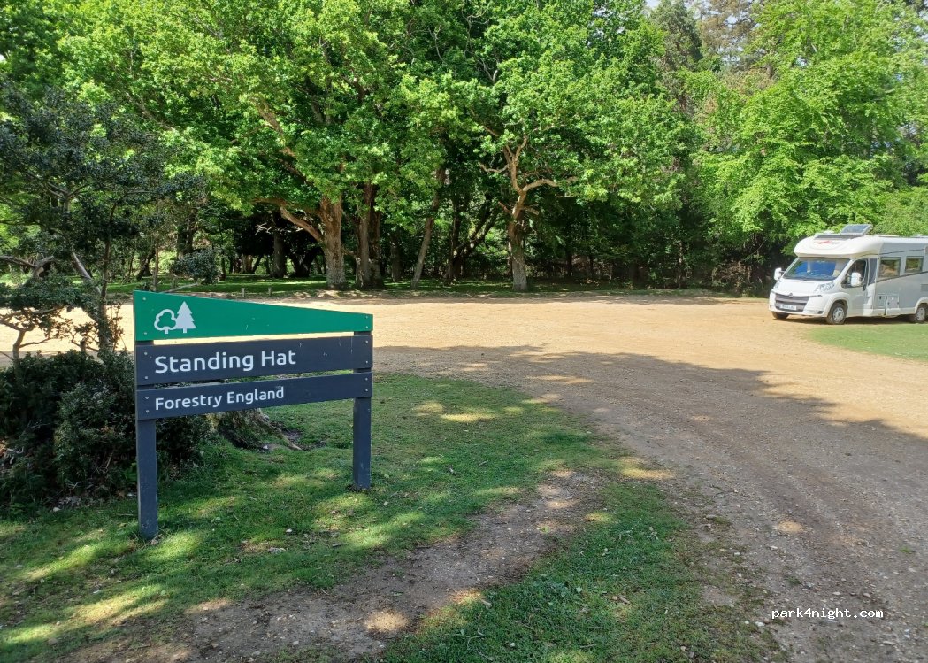 (SO42 7QJ) Brockenhurst - Unnamed road — foto
