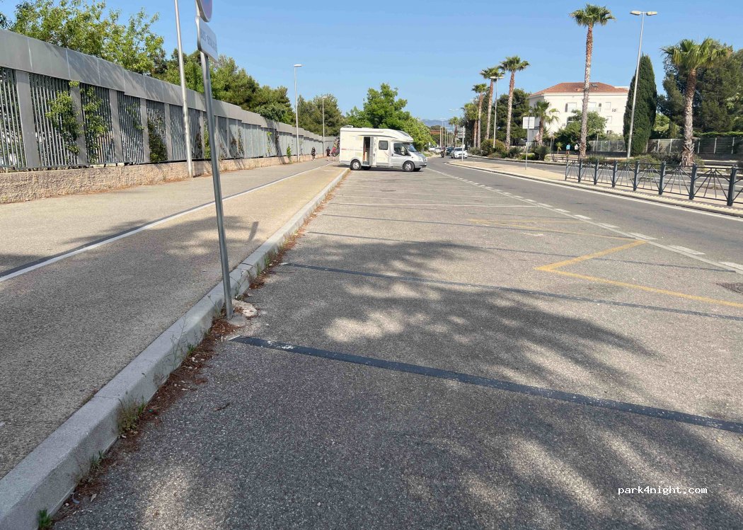 (13600) La Ciotat - Av. Louis Perrimond — foto 2