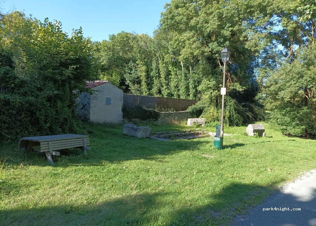 (17350) Crazannes - 11 Rue de la Fontaine — foto
