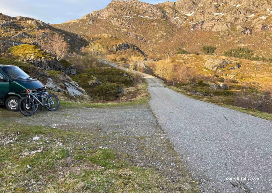 (8384) Sund i Lofoten - 114 Sundveien — foto