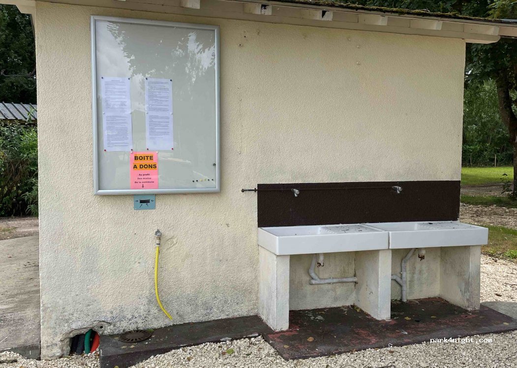 Aire Camping-car d'Entrains sur Nohain — foto