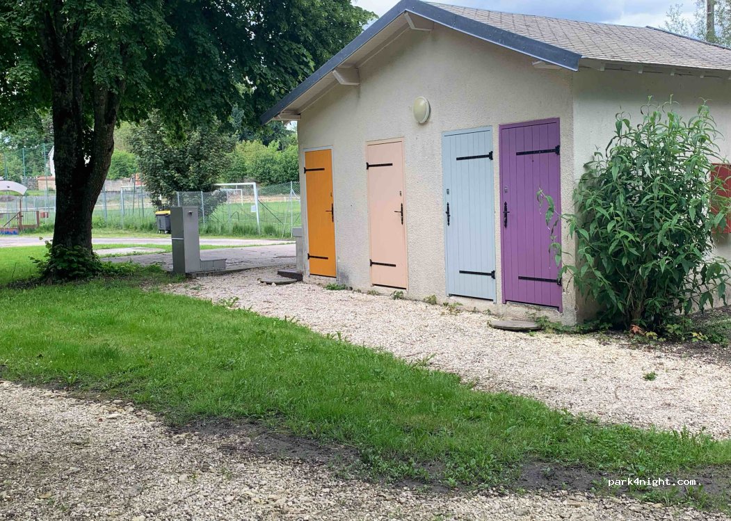 Aire Camping-car d'Entrains sur Nohain — foto 4