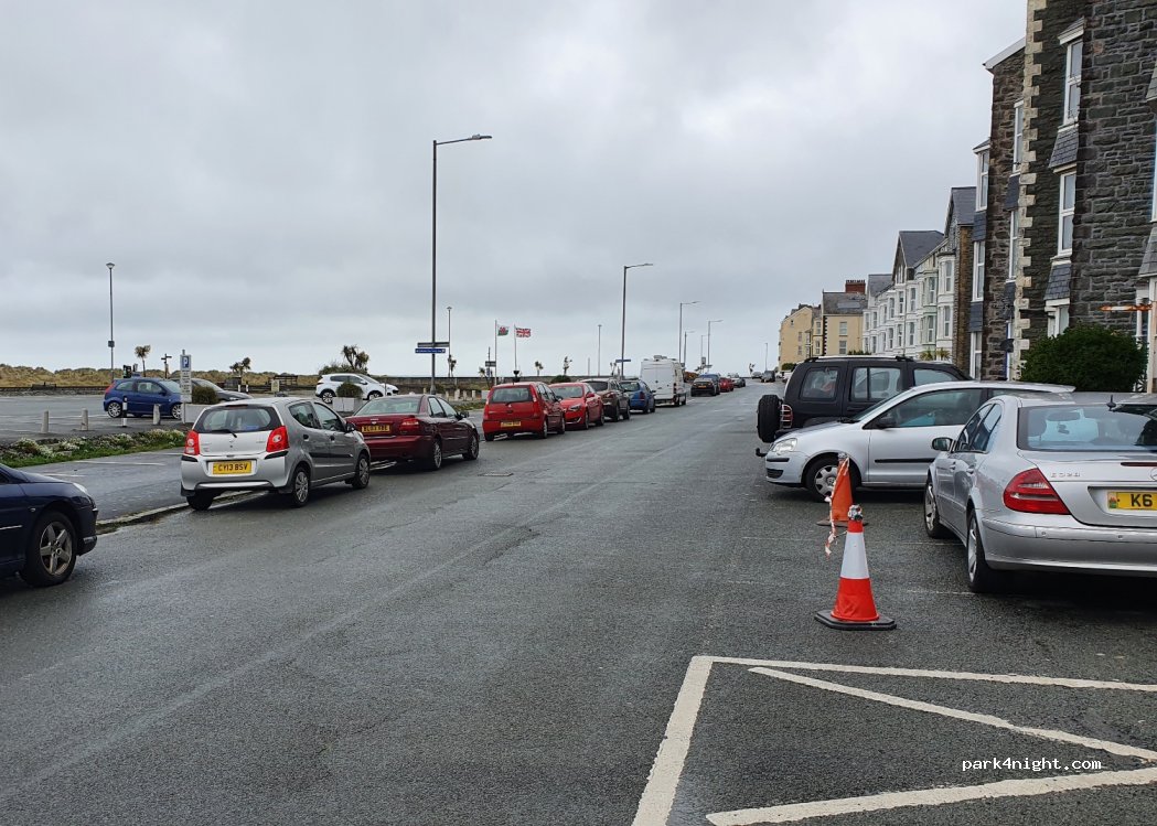 (LL42 1NA) Barmouth - 2 Marine Parade — foto