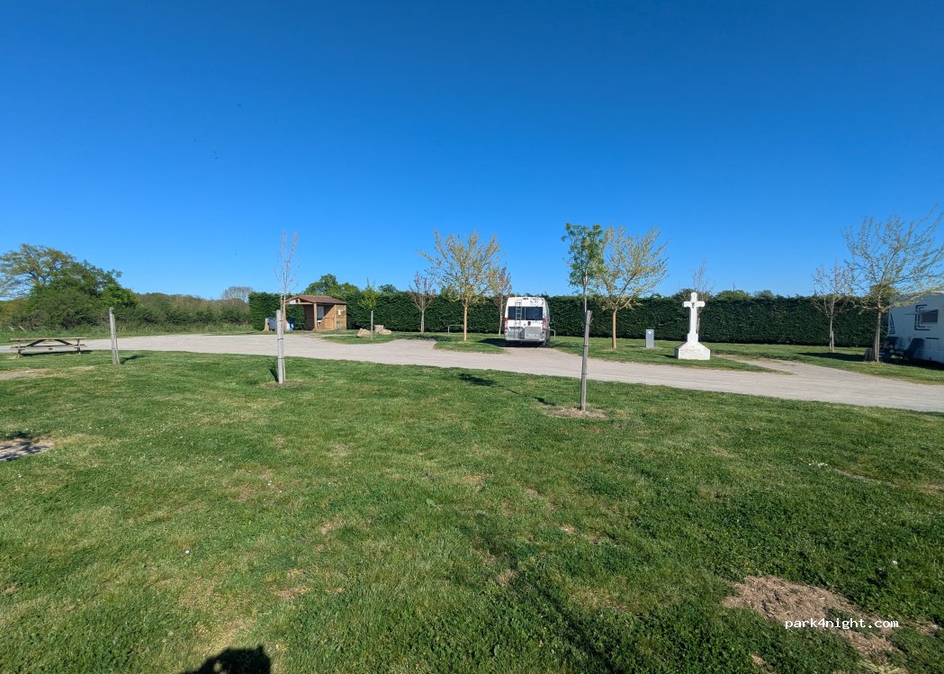Aire de camping car de Bazaiges — foto 4