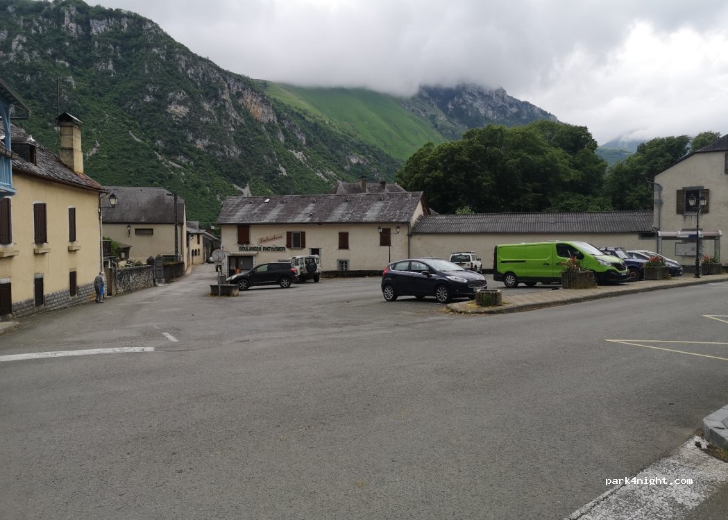 (64260) Bielle - 1 Place de la Mairie — foto