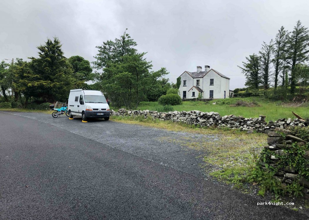 (XMJX+8V) Kilshanny - Unnamed Road — foto