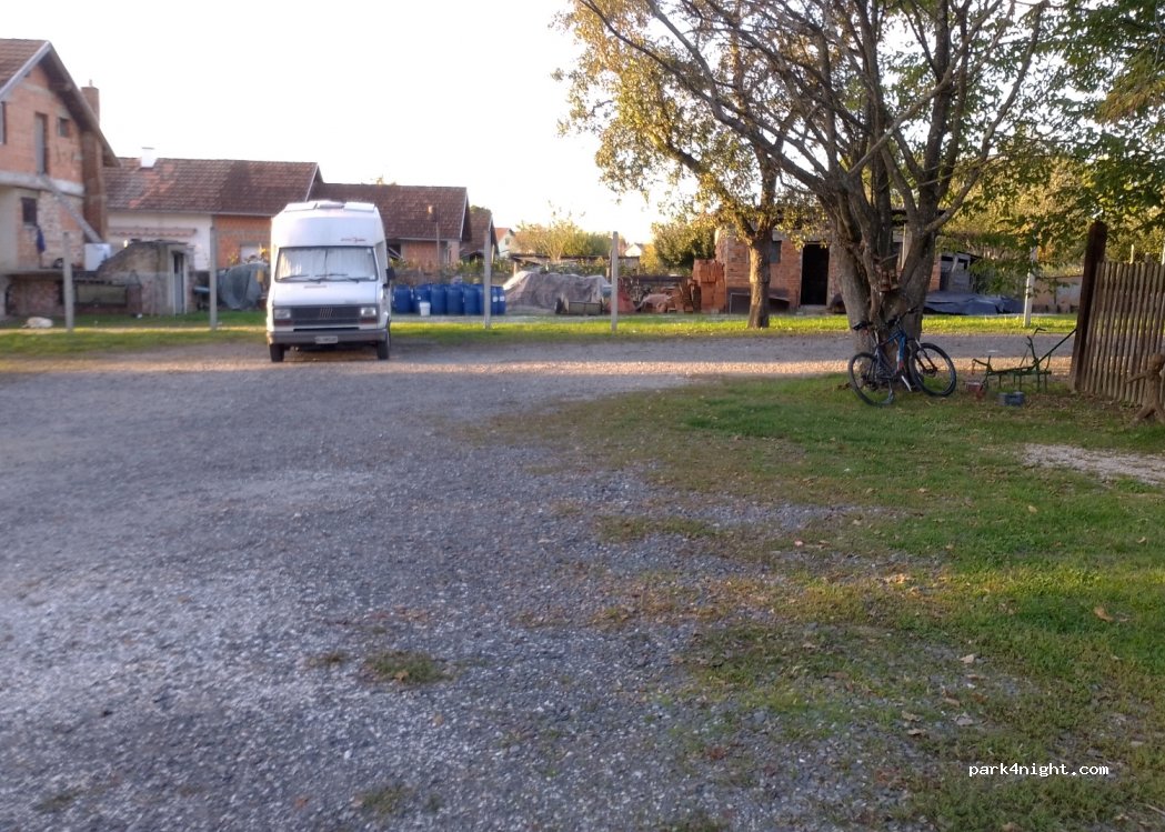 (44250) Taborište - Unnamed Road — foto 2