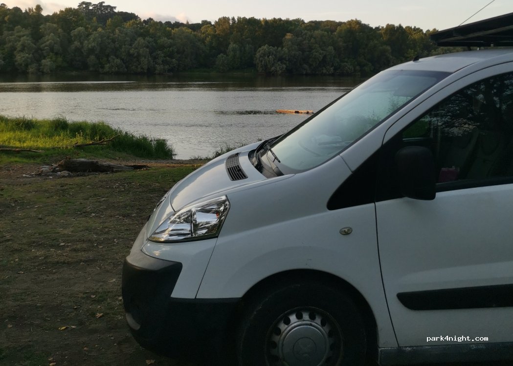(37510) Berthenay - Unnamed Road — foto