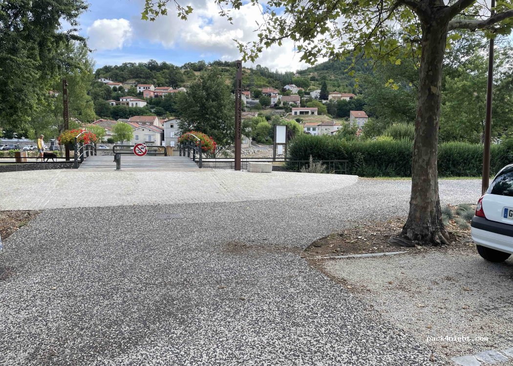 (43700) Brives-Charensac - 81 Avenue Charles Dupuy — foto