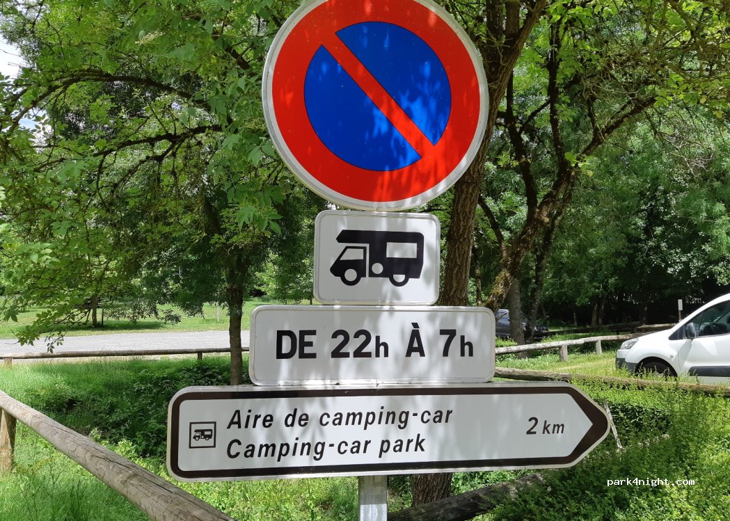 (37510) Savonnières - 4-12 Route des Grottes Petrifiantes — foto 3