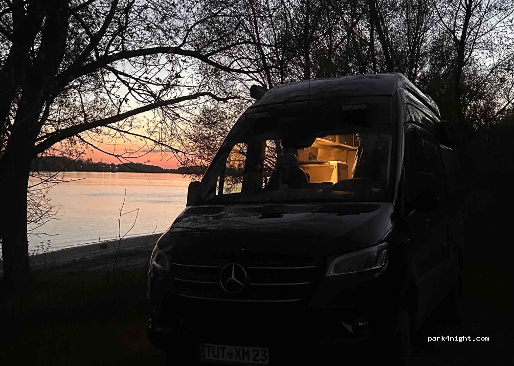 (946 39) Iža - — foto 4
