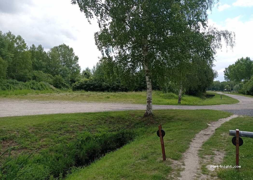 (02380) Coucy-le-Château-Auffrique - Unnamed Road — foto