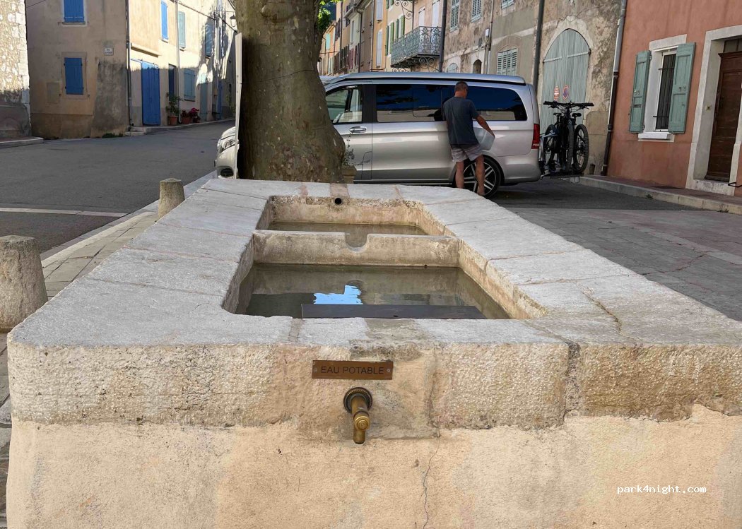 (04500) Quinson - 37 Le Cours — foto
