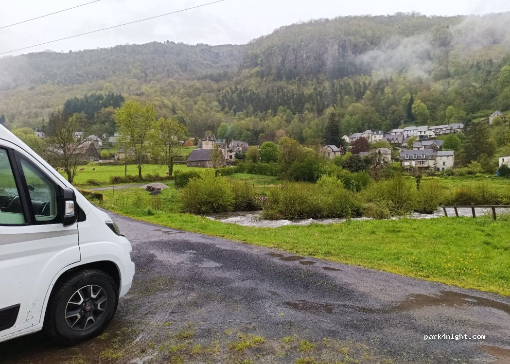 (15380) Saint-Vincent-de-Salers - Unnamed road — foto 4