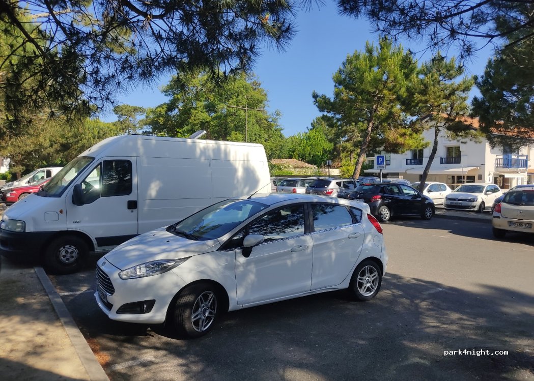 (40150) Soorts-Hossegor - 70 Place Louis Pasteur — foto