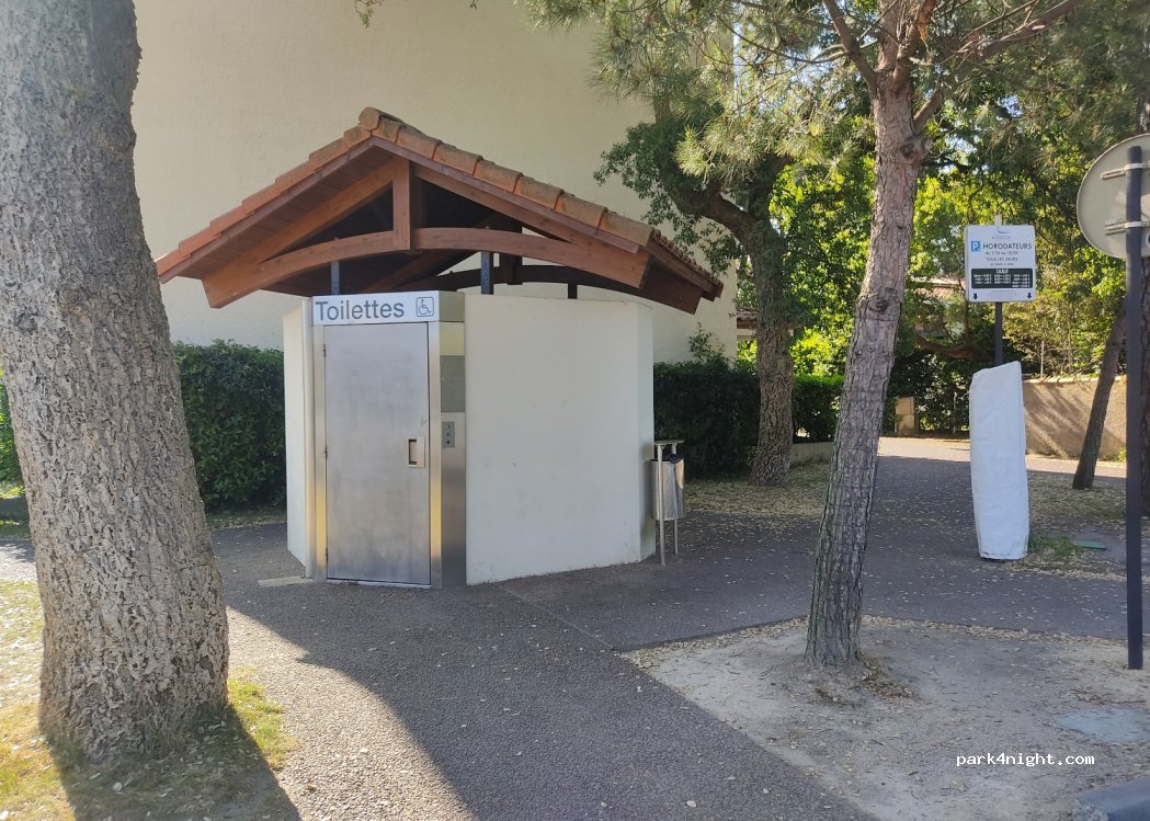 (40150) Soorts-Hossegor - 70 Place Louis Pasteur — foto 2