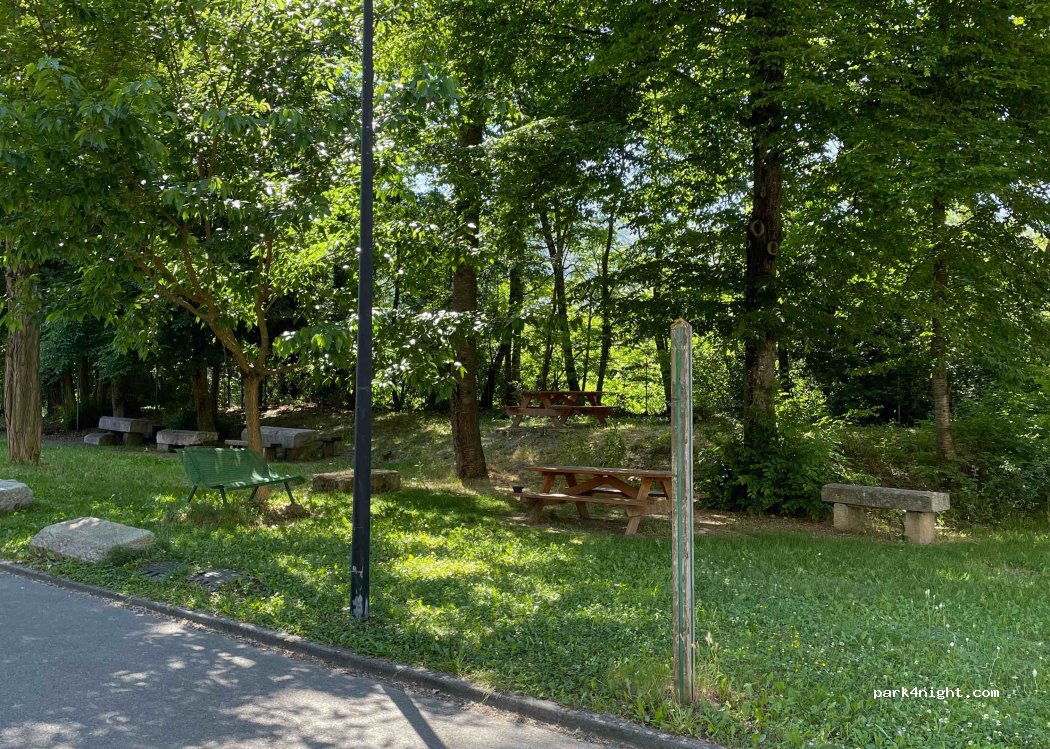 (05130) Lettret - 10 Place de la Fontaine — foto