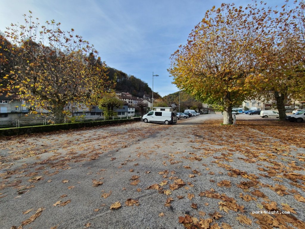 (15150) Laroquebrou - 6052 Place du Foirail — foto