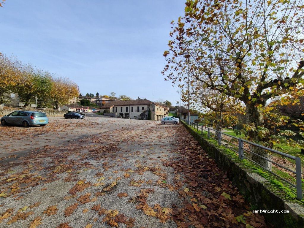(15150) Laroquebrou - 6052 Place du Foirail — foto 2