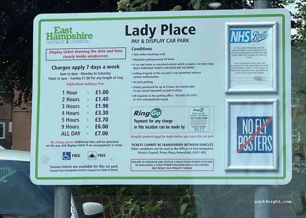 (GU34 1HQ) Car Park - 1 Lady Place — foto