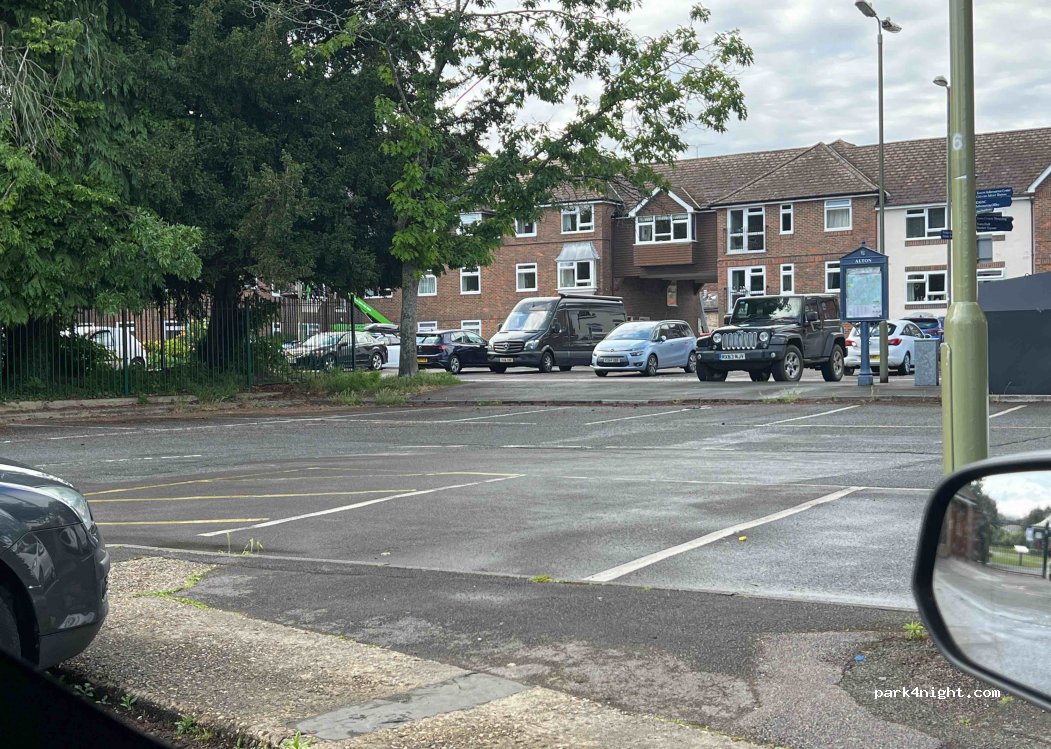 (GU34 1HQ) Car Park - 1 Lady Place — foto 2