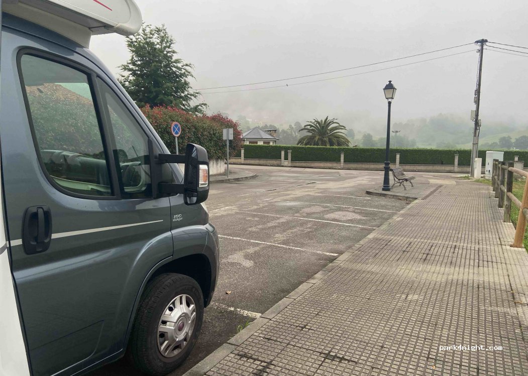 (33860) Salas - Av. del Llaniello — foto 2