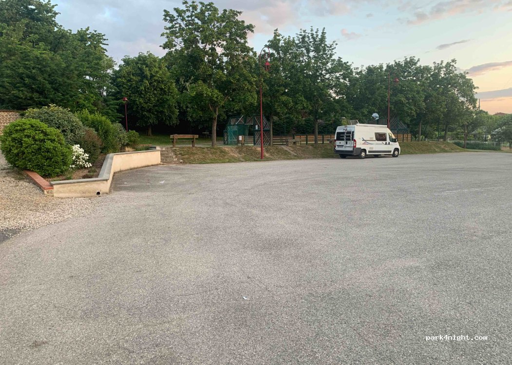 (38270) Beaufort - 22 Place du Village — foto