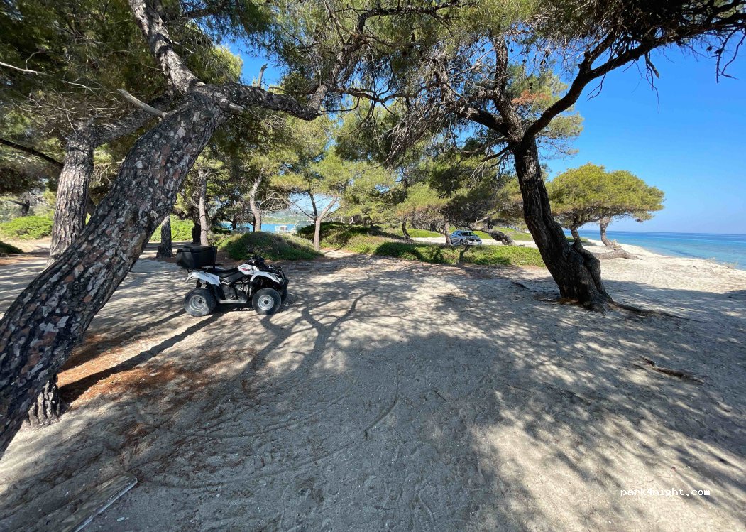 (630 85) Kassandra - Unnamed road — foto
