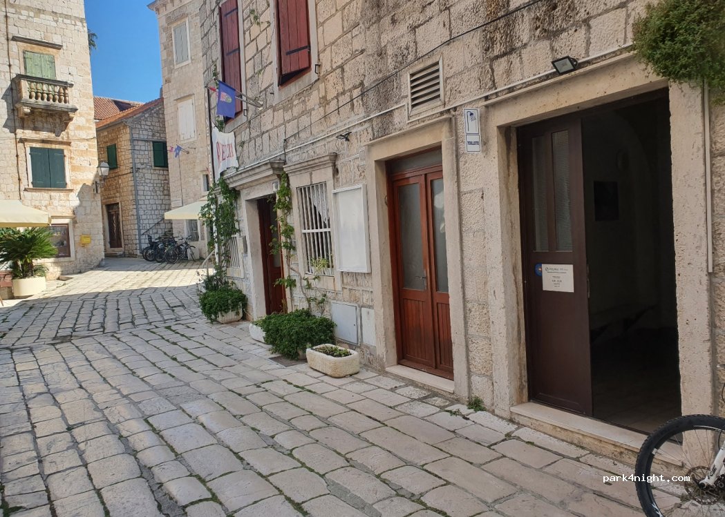 (21480) Vis - 3 Ulica Žrtava fašizma — foto