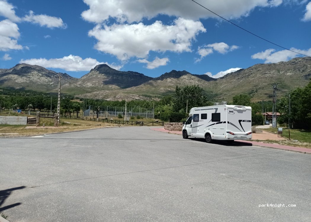 (05120) Navarredondilla - Unnamed Road — foto 2